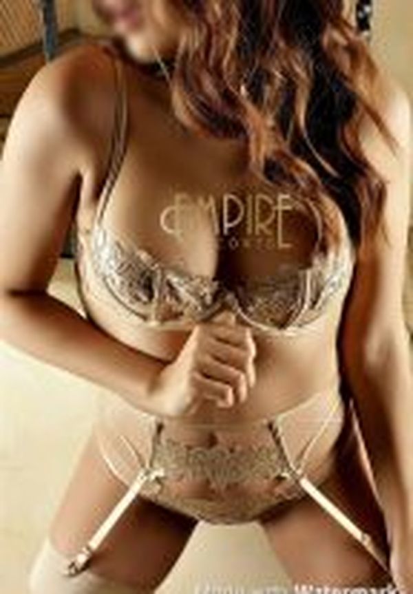 Ebonylongegs Escort Sopron